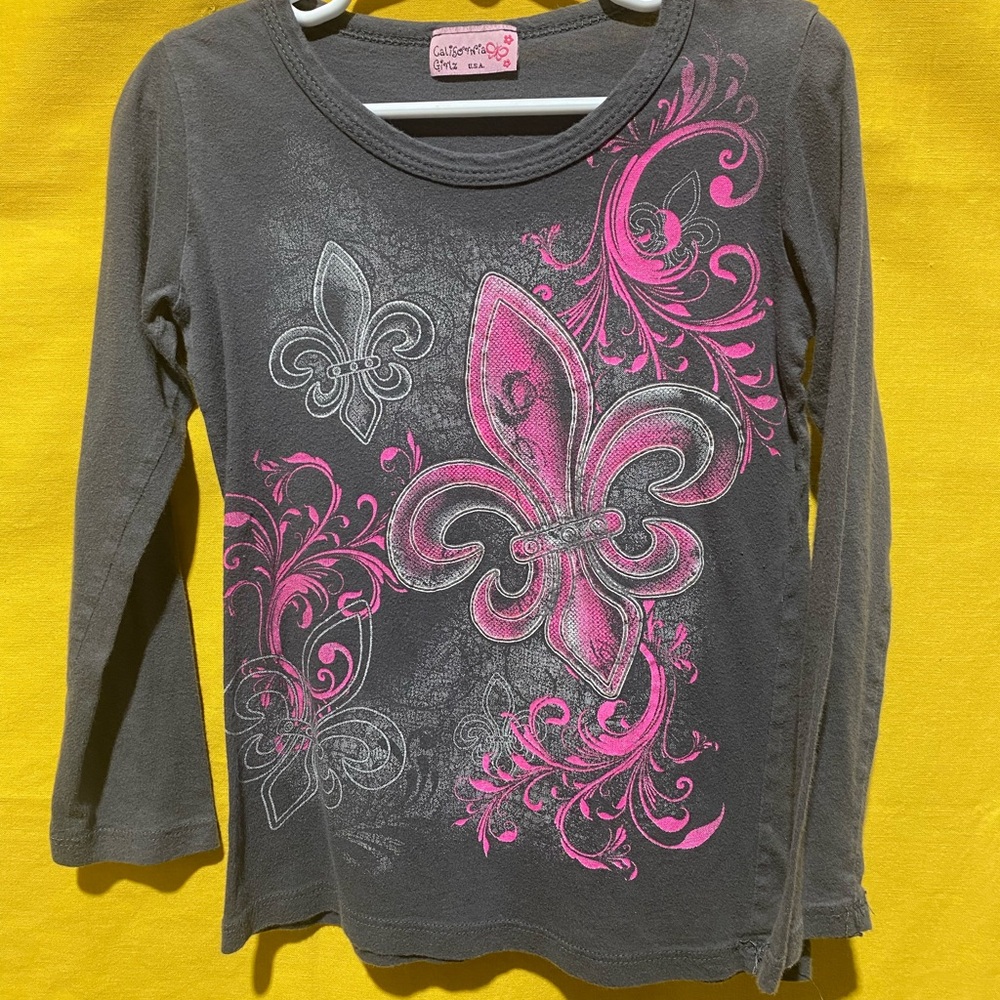 Girls' Long Sleeve Tee with Pink Fleur-de-Lis Design
